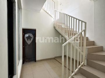 Dijual Cepat B U Rumah 2,5 Lantai Siap Huni di Kencana Loka