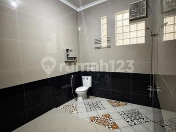 Dijual Cepat B U Rumah 2,5 Lantai Siap Huni di Kencana Loka