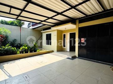 Dijual Cepat B U Rumah 2,5 Lantai Siap Huni di Kencana Loka