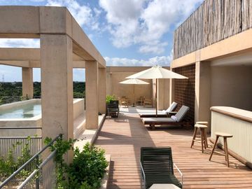 Departamento con family room, rooftop con jacuzzi y alberca con