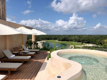 Departamento con family room, rooftop con jacuzzi y alberca con