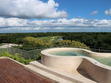 Departamento con family room, rooftop con jacuzzi y alberca con