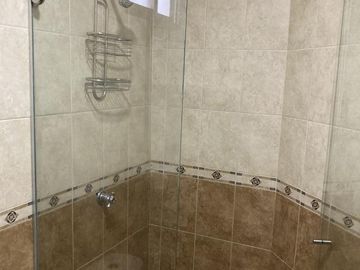 casa en arriendo/venta en la cumbre. Cod V10118
