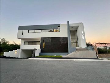 Residencia en Venta Cumbres Elite Premier Equipada