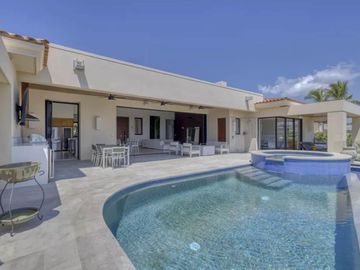 Casa con jardín, alberca privada, Jacuzzi y Terraza, Puerto Los Cabos, Venta, Sa