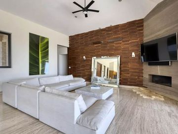 Casa con jardín, alberca privada, Jacuzzi y Terraza, Puerto Los Cabos, Venta, Sa
