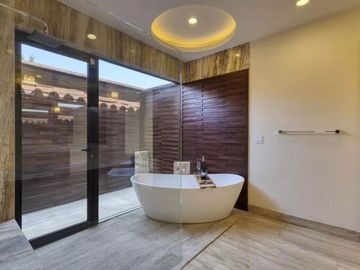 Casa con jardín, alberca privada, Jacuzzi y Terraza, Puerto Los Cabos, Venta, Sa