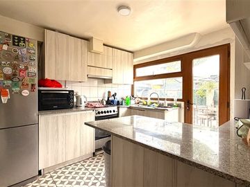 Casa en venta de 4 dorm. en Ñuñoa