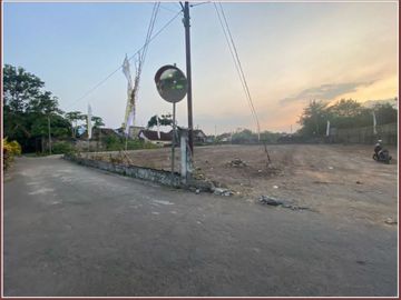 Rumah Modelan Limasan Jawa Dalam Perumahan Timur Yogya