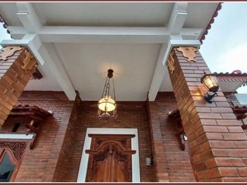 Rumah Modelan Limasan Jawa Dalam Perumahan Timur Yogya