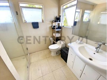 Se vende casa con excelente vista en Peñuelas.