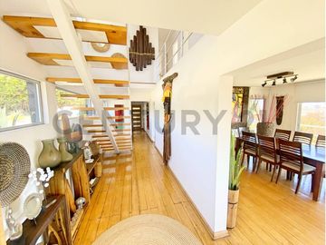 Se vende casa con excelente vista en Peñuelas.