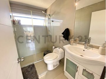 Se vende casa con excelente vista en Peñuelas.