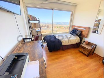 Se vende casa con excelente vista en Peñuelas.