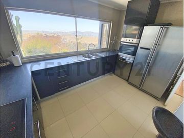 Se vende casa con excelente vista en Peñuelas.
