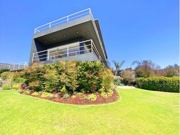 Se vende casa con excelente vista en Peñuelas.