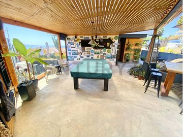 Se vende casa con excelente vista en Peñuelas.