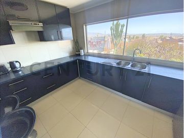 Se vende casa con excelente vista en Peñuelas.