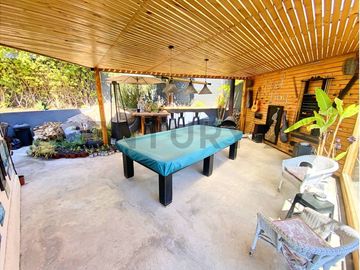 Se vende casa con excelente vista en Peñuelas.