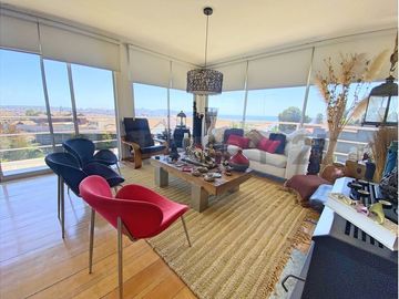 Se vende casa con excelente vista en Peñuelas.