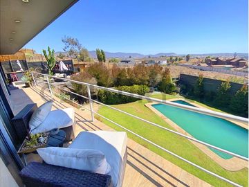Se vende casa con excelente vista en Peñuelas.