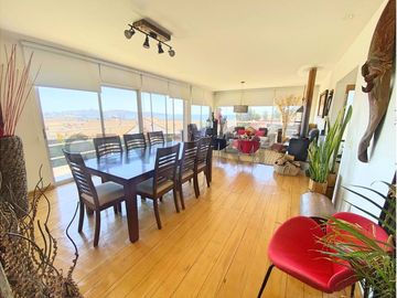 Se vende casa con excelente vista en Peñuelas.