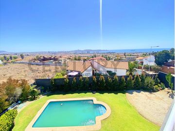 Se vende casa con excelente vista en Peñuelas.