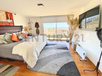 Se vende casa con excelente vista en Peñuelas.