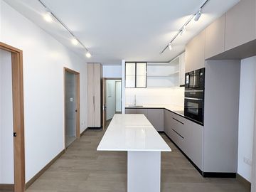 Hermoso departamento en venta de 3 dorm. en Providencia