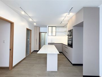 Hermoso departamento en venta de 3 dorm. en Providencia