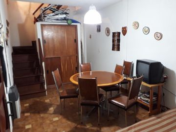 Triplex 3 ambientes en excepcional ubicación zona centro.