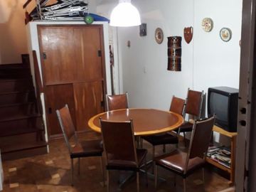 Triplex 3 ambientes en excepcional ubicación zona centro.