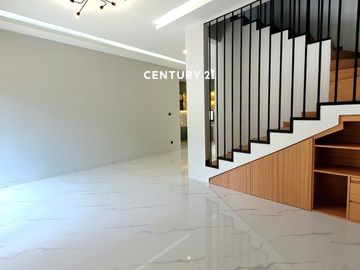 Rumah Dalam Cluster Bebas Banjir Di Graha Raya Gb 18134