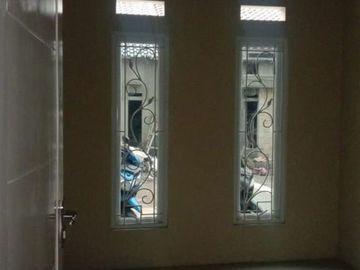 Rumah Baru 1 Lnt, LT 61 m&sup2;, Rp 400 Juta, di Cipayung, Depok.