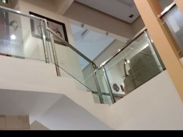 DIJUAL RUMAH EKSLUSIF 2,5 LANTAI BANGUNAN TAHAN GEMPA 10 SR