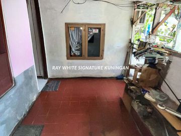 Dijual Rumah Bangunan Lama Lokasi Premium di Jl. Karbela II, Setiabudi