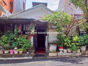 Dijual Rumah Bangunan Lama Lokasi Premium di Jl. Karbela II, Setiabudi