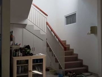 Rumah di Beji, Minimalis Modern 2Lt, Hoek, Puri Agung Lestari