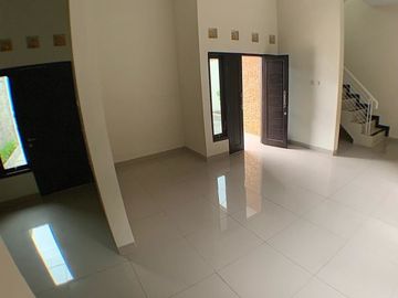 RUMAH MODERN 2 LANTAI DEKAT KAMPUS ISI