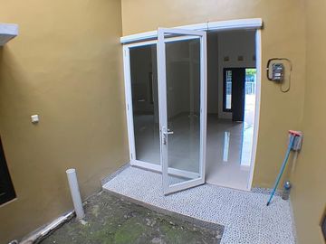 RUMAH MODERN 2 LANTAI DEKAT KAMPUS ISI