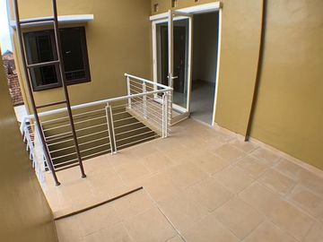 RUMAH MODERN 2 LANTAI DEKAT KAMPUS ISI