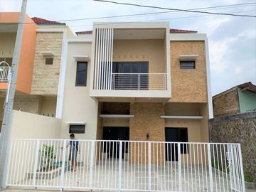 RUMAH MODERN 2 LANTAI DEKAT KAMPUS ISI