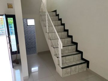 RUMAH MODERN 2 LANTAI DEKAT KAMPUS ISI