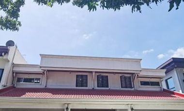 SPECIAL PARKSIDE HOUSE IN A COZY STREET WITH BOTH ACCESS & PRIVACY