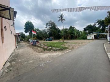 Rumah Baru Proses Bangun Strategis Dekat Floatig Resto Sleman