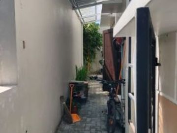 RUMAH MEWAH DALAM PERUMAHAN DEKAT UII