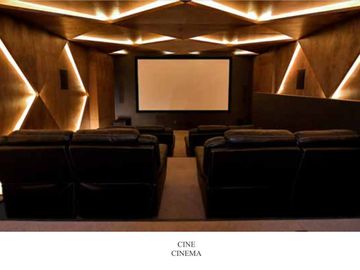 Departamento con techo alto, con amenidades: cine, alberca con carril de nado, s