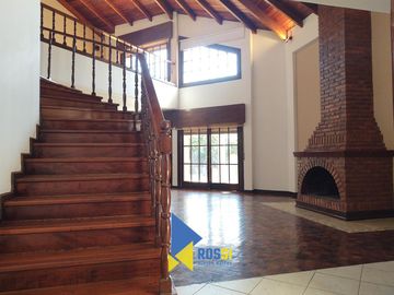 VENDO CASA DE CATEGORÍA EN VILLA CARLOS PAZ 4 DORMITORIOS