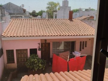 Chalet 3 dormitorios, en 2 plantas, 2 baños, quincho