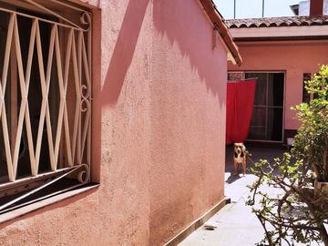 Chalet 3 dormitorios, en 2 plantas, 2 baños, quincho